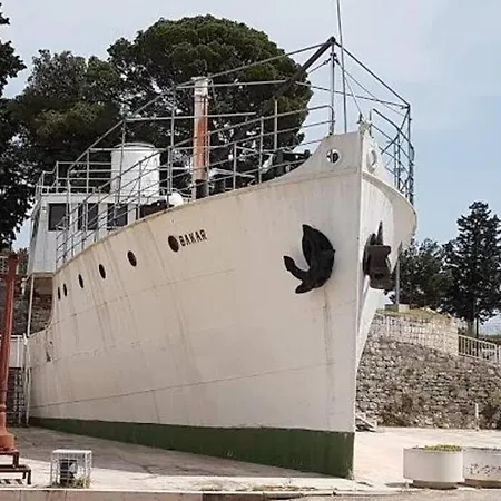 Drago 4* - 2 Minutes From The Town Centre