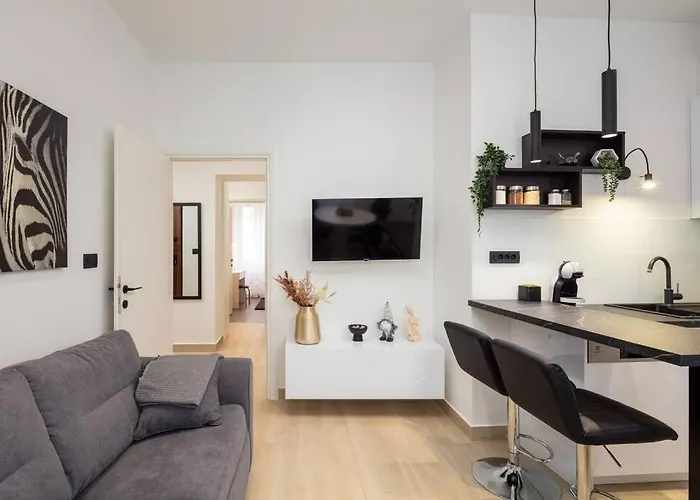 Drago 4* - 2 Minutes From The Town Centre Apartment *