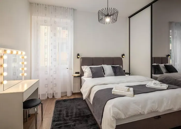 Drago 4* - 2 Minutes From The Town Centre Split