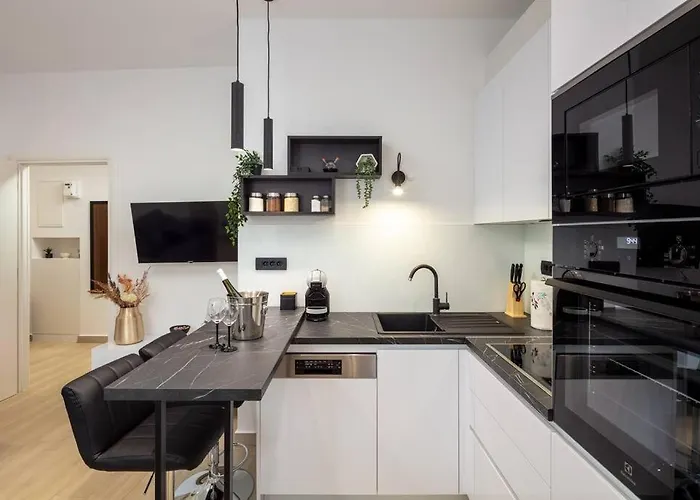 Drago 4* - 2 Minutes From The Town Centre Apartment