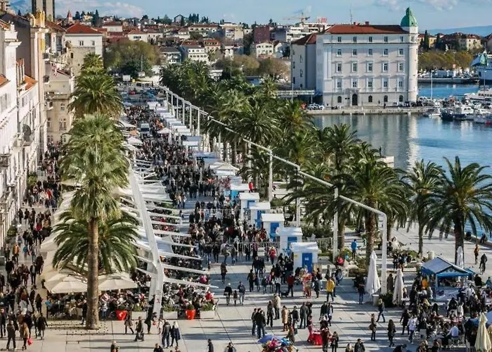 Drago 4* - 2 Minutes From The Town Centre Apartment Split