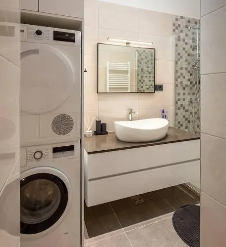 Drago 4* - 2 Minutes From The Town Centre