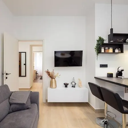 Drago 4* - 2 Minutes From The Town Centre Apartment *