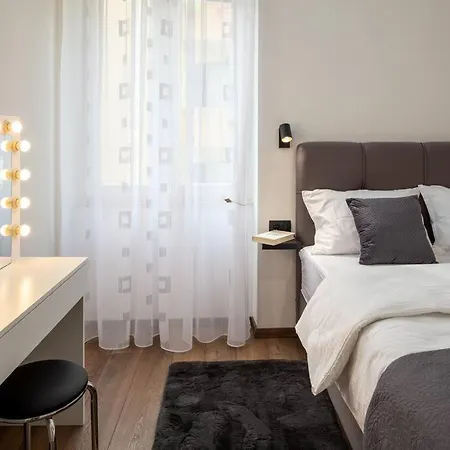 Drago 4* - 2 Minutes From The Town Centre Apartment *