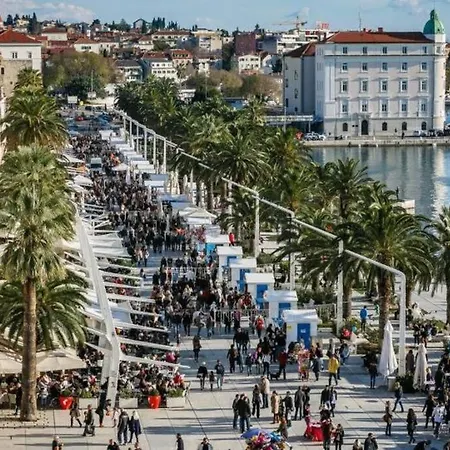 Drago 4* - 2 Minutes From The Town Centre Apartment Split