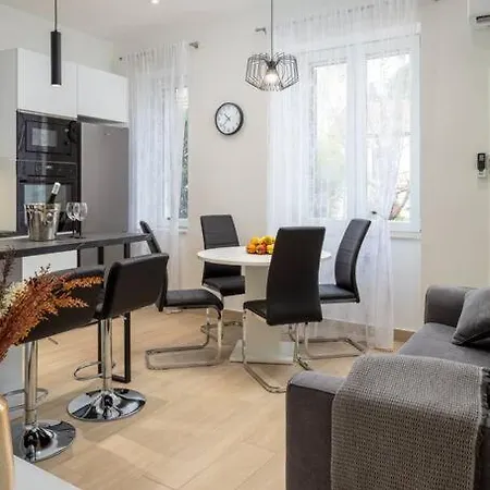 Apartment Drago 4* - 2 Minutes From The Town Centre *