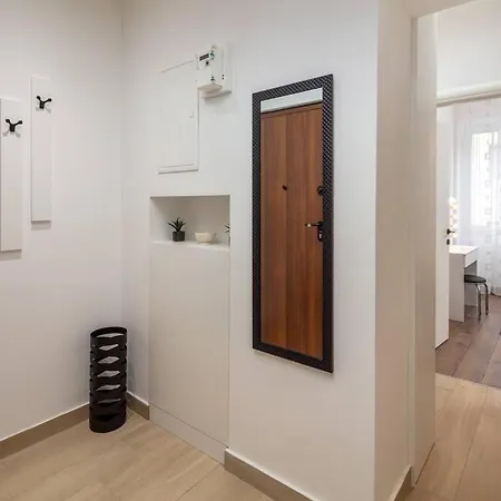 Drago 4* - 2 Minutes From The Town Centre Apartment Split