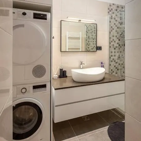 Drago 4* - 2 Minutes From The Town Centre