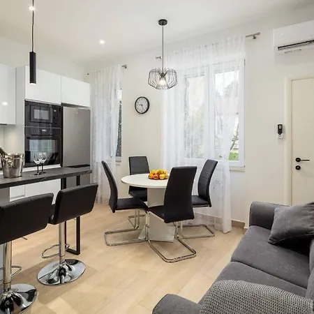 Drago 4* - 2 Minutes From The Town Centre *